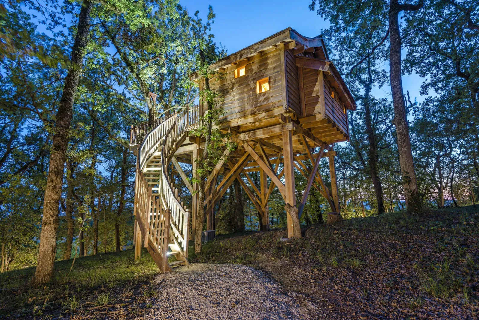 Cabane Toscane, cabane dans les arbres à Clairac